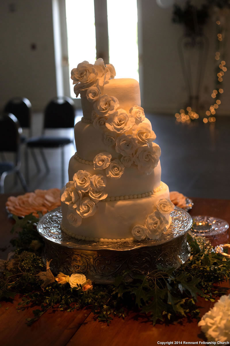 Summer Wedding Cake | Round Tiered Wedding Cake with Cascading Roses