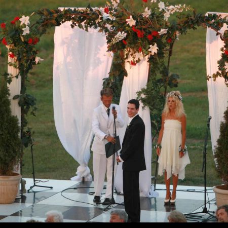 Summer Wedding Chuppah | White Paneling Linen and Red Roses