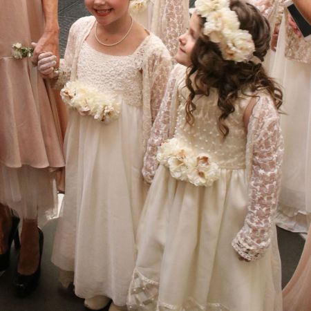 Peters Sroda flower girls