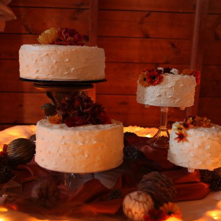 Rustic Fall Barn Indoor Wedding | Round White Groomsman Cakes