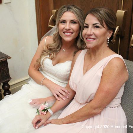 Fickel-Weight Wedding Mother and Bride